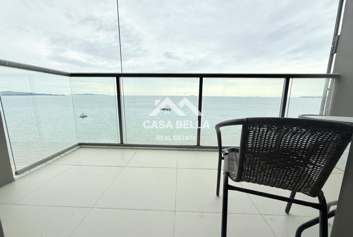 Aeras Beachfront Condo – Jomtien