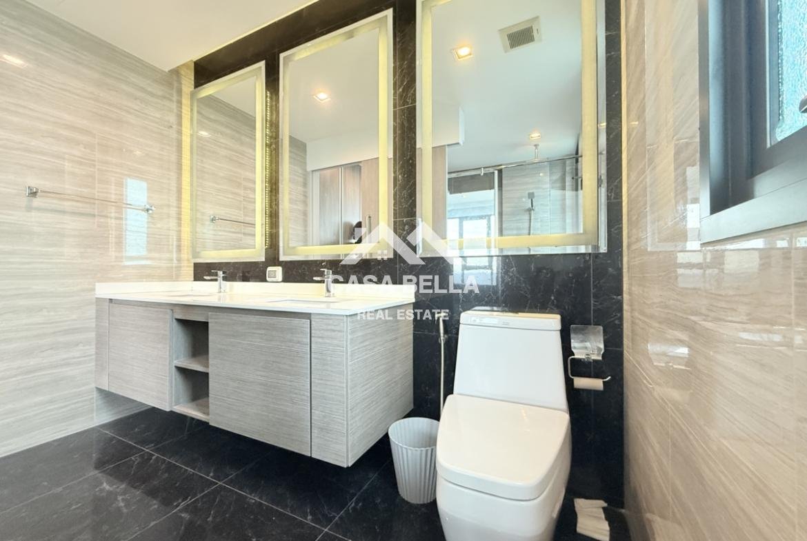 Aeras Beachfront Condo – Jomtien